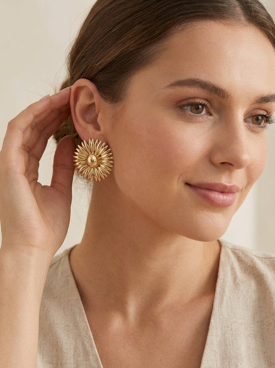 Aretes Flor Dorada Brillante Elegante ✨