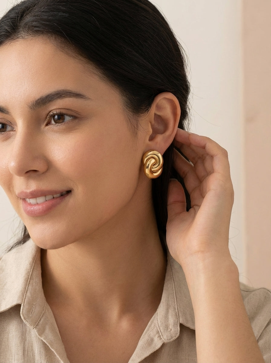Aretes Nudo Dorados Elegantes ✨