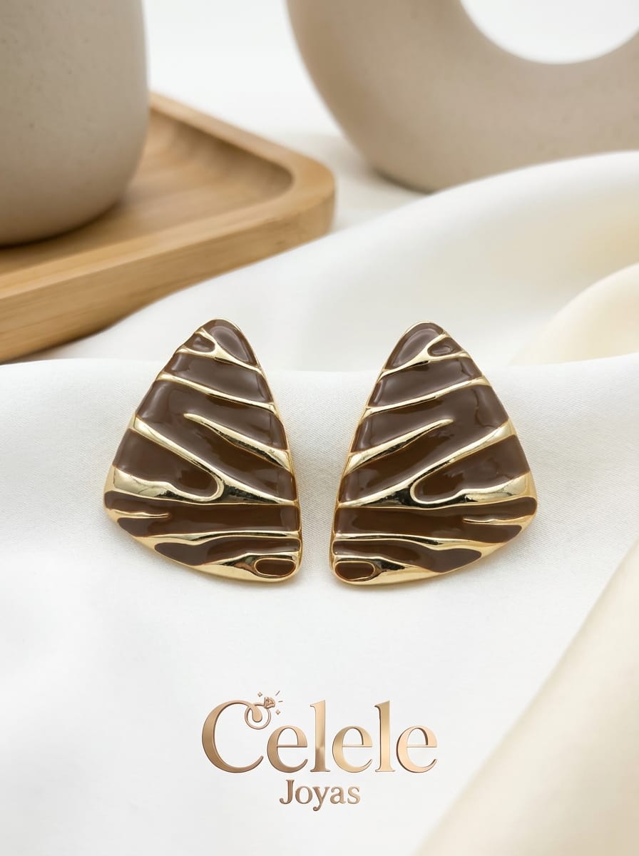 Aretes Hoja Café Esmaltada Dorada Elegante ✨