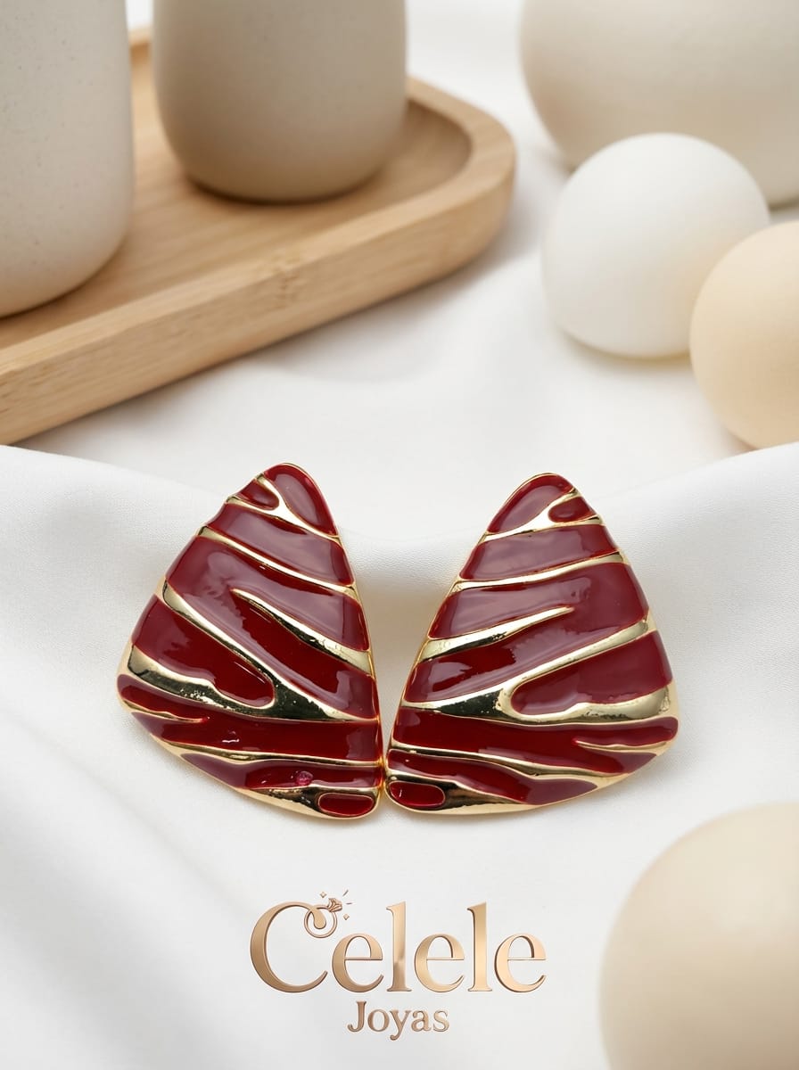 Aretes Hoja Roja Esmaltada Dorada Elegante ✨