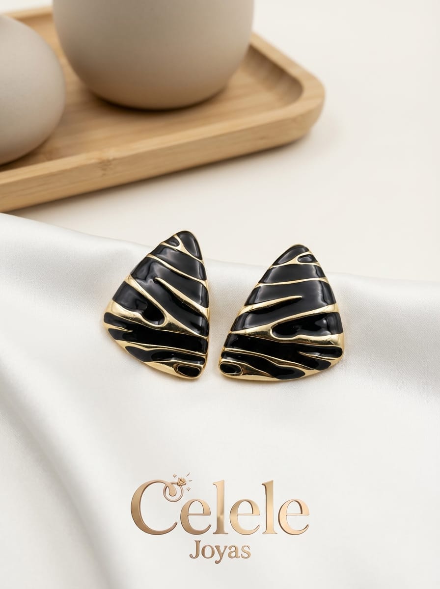 Aretes Hoja Negra Esmaltada Dorada Elegante ✨