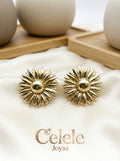Aretes Flor Dorada Brillante Elegante ✨