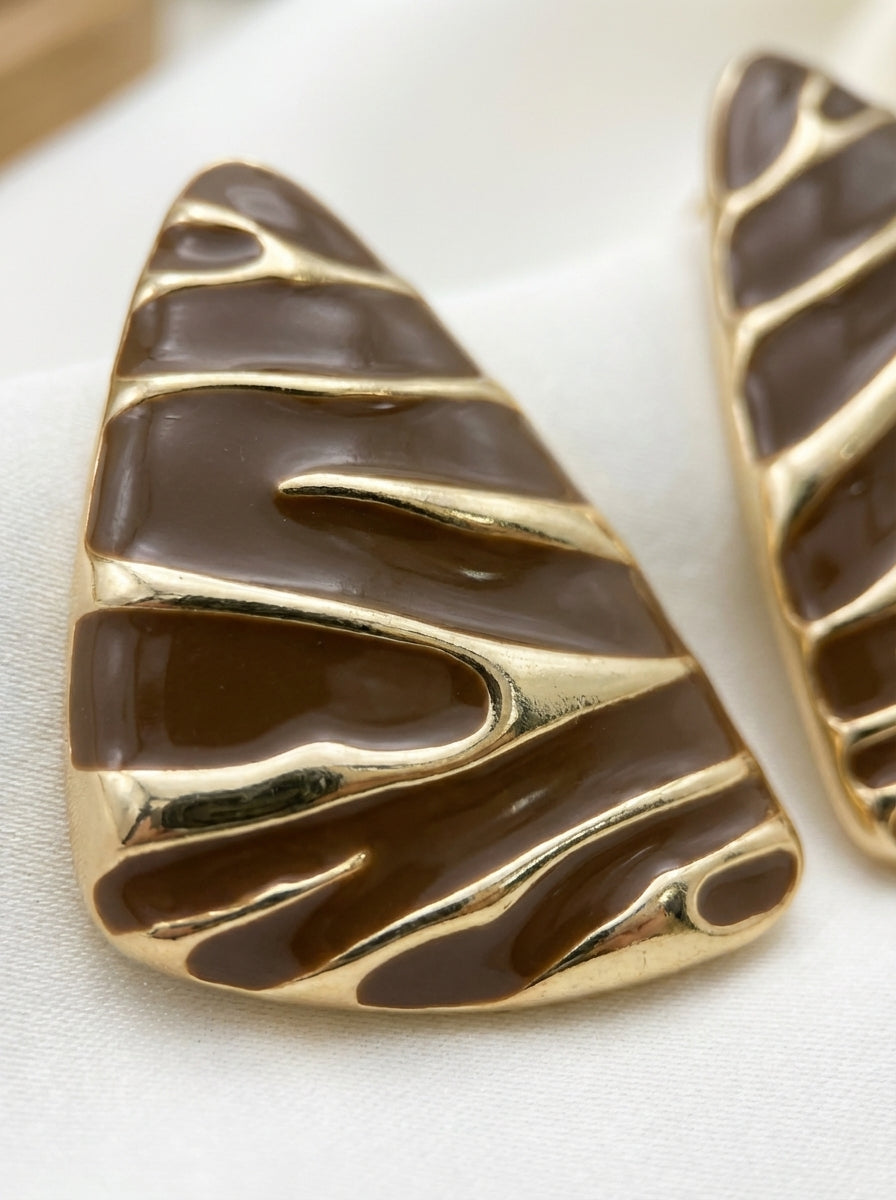 Aretes Hoja Café Esmaltada Dorada Elegante ✨