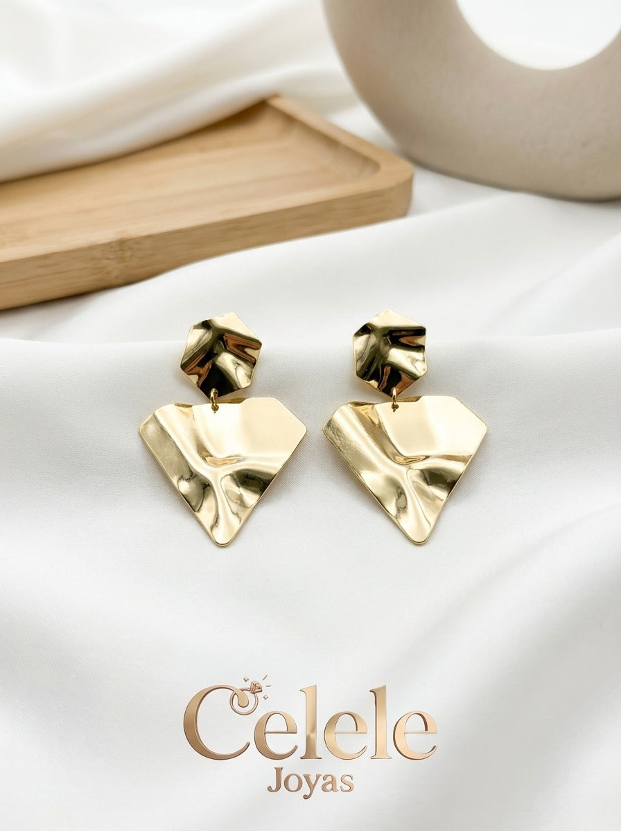Maxi aretes Triangulo  Dorados Elegantes ✨